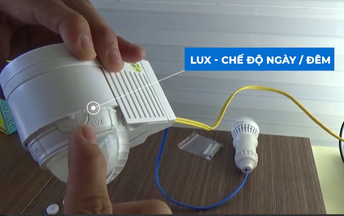 Nút LUX điều chỉnh chế độ ngày đêm