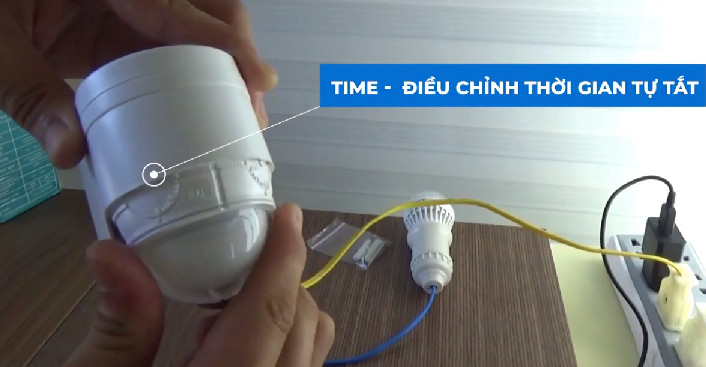 Nút Time điều chỉnh thời gian trễ