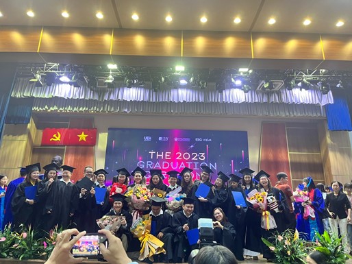Buổi lễ tốt nghiệp Thạc Sĩ Trường UQAM tại 27 Điện Biên Phủ, Q3, HCM