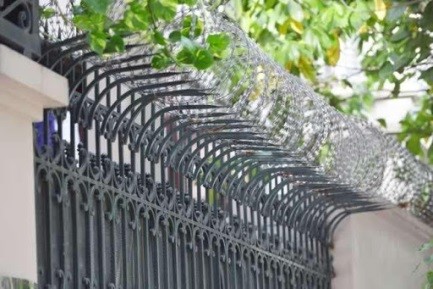 Tại sao nên dùng dây kẽm gai chống trộm