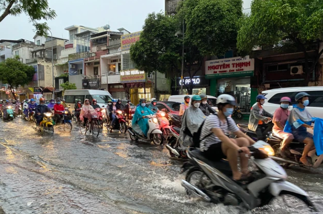 Ngập nước ngay lòng Sài Gòn