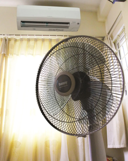 Quên tắt điều hòa, quạt máy, dẫn đến hao mòn điện lãng phí