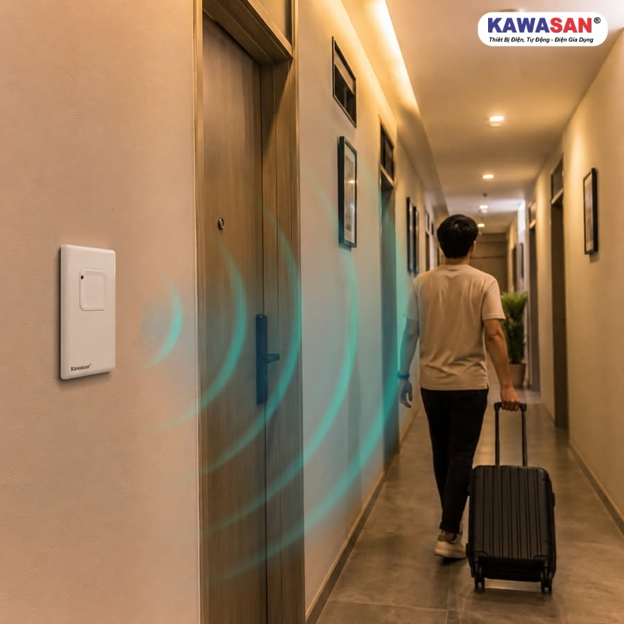 RS06A giúp đèn hành lang tự bật khi có người đi qua và tự tắt sau thời gian cài đặt.