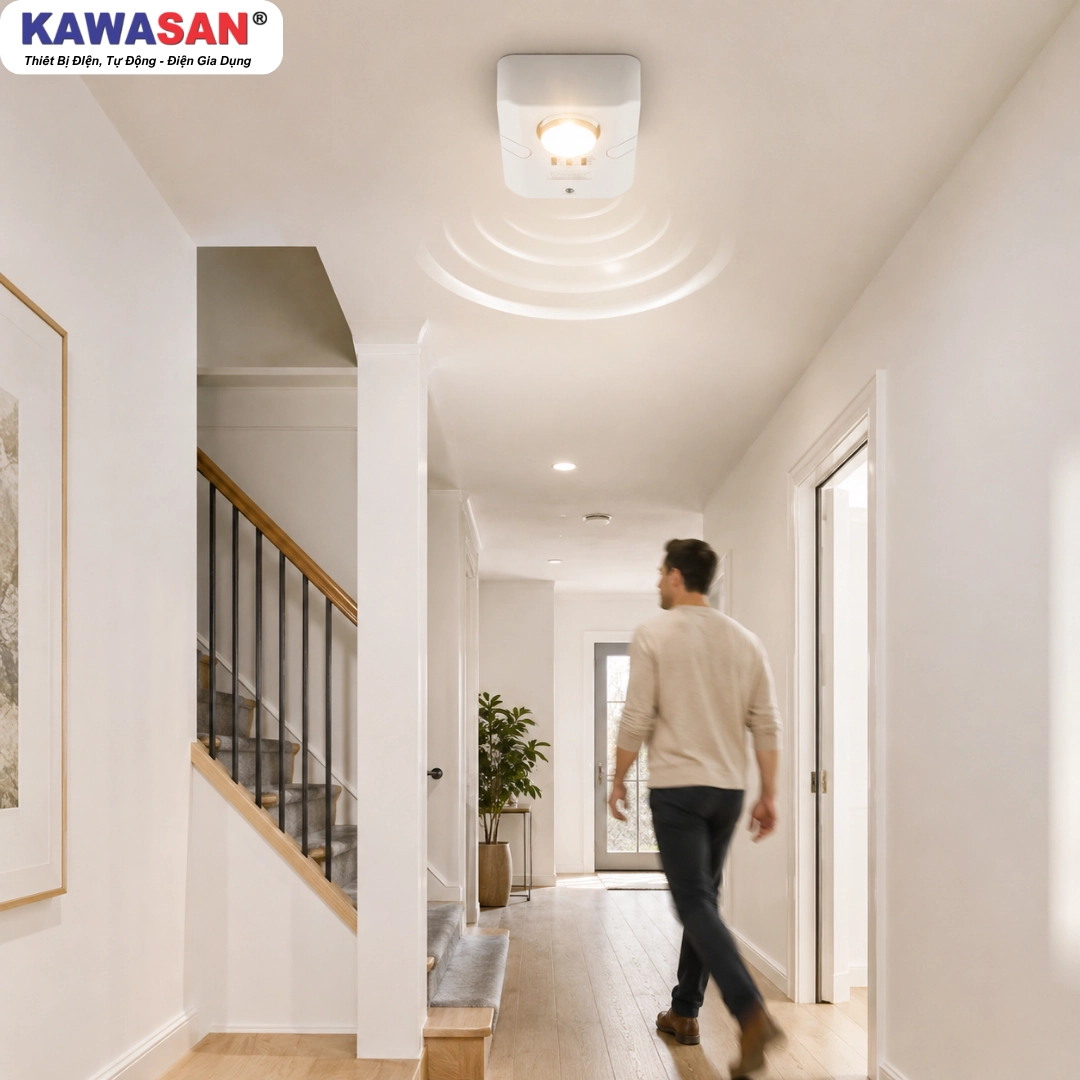 Đui đèn cảm ứng vi sóng RS686G lắp tại hành lang, cầu thang giúp đèn tự bật khi có người đi qua
