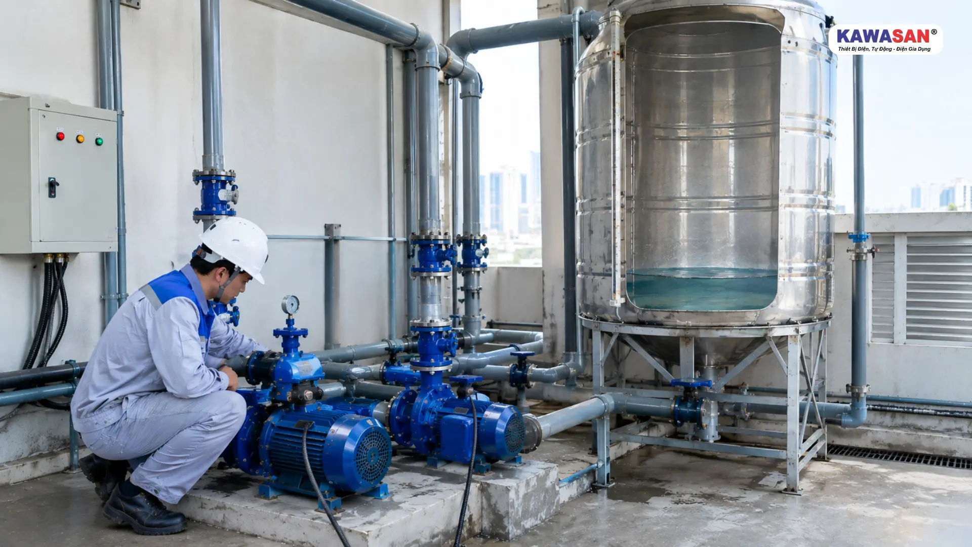 Kỹ thuật viên kiểm tra máy bơm vẫn chạy nhưng không lên nước