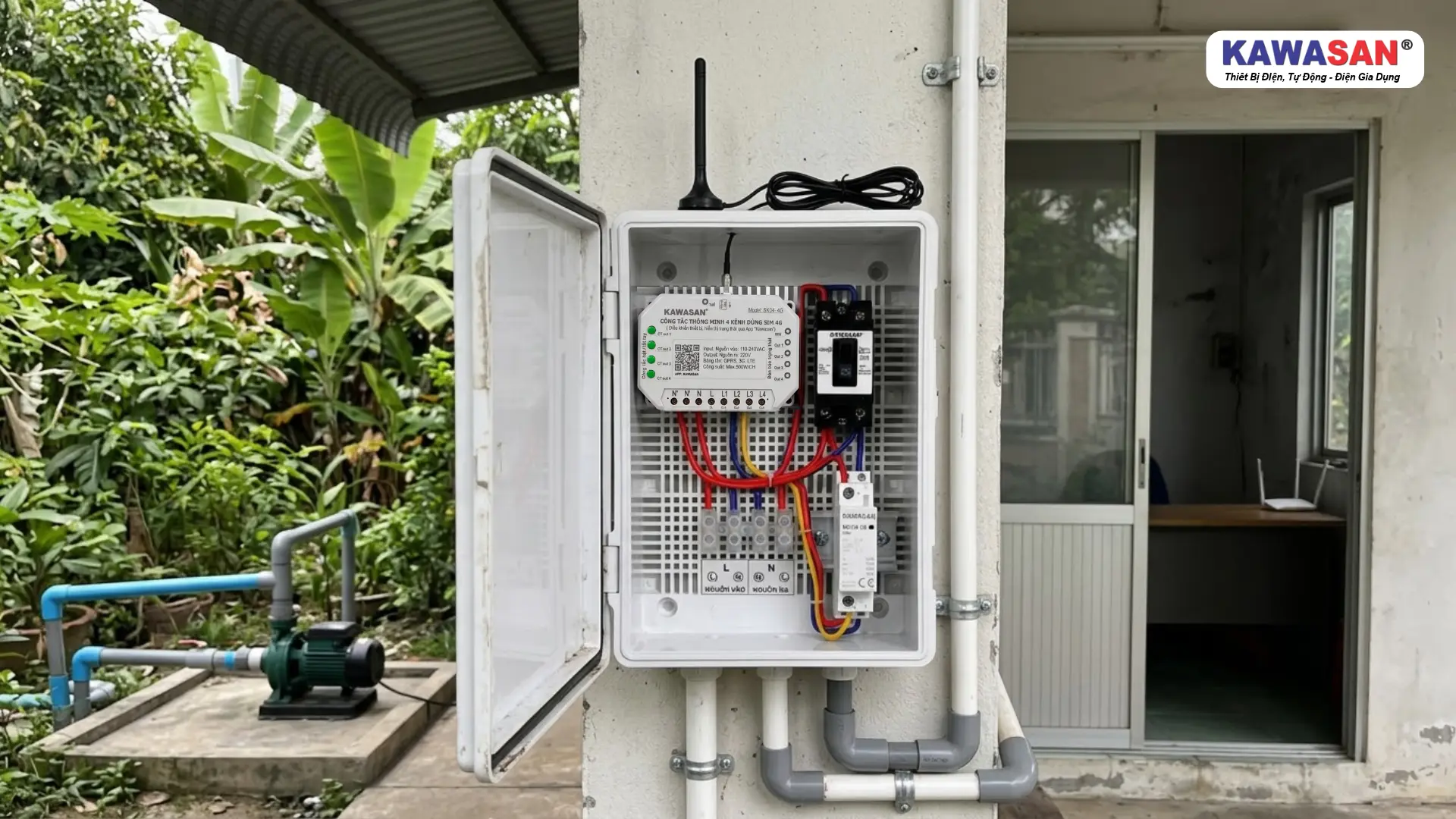 Tủ điều khiển từ xa 4G KAWASAN lắp cạnh máy bơm nước tại nhà vườn